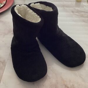 new plushy sherpa faux fur slipper boots.